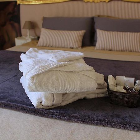 Dependance Royale Bed and Breakfast Caserta Exteriör bild